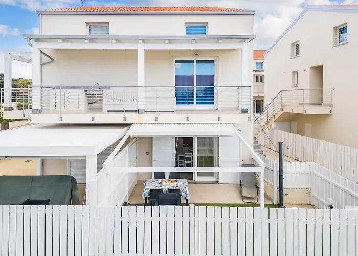 Stella Marina House - A Short Walk From The Sea *