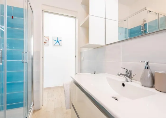 Stella Marina House - A Short Walk From The Sea Vakantiehuis *