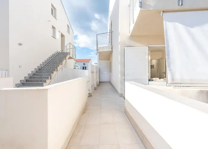 Stella Marina House - A Short Walk From The Sea