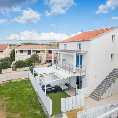 Stella Marina House - A Short Walk From The Sea