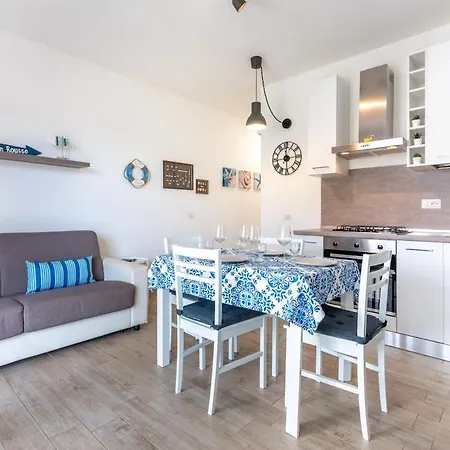 Prázdninový dům Stella Marina House - A Short Walk From The Sea *