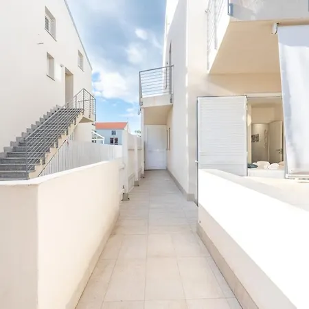 Stella Marina House - A Short Walk From The Sea